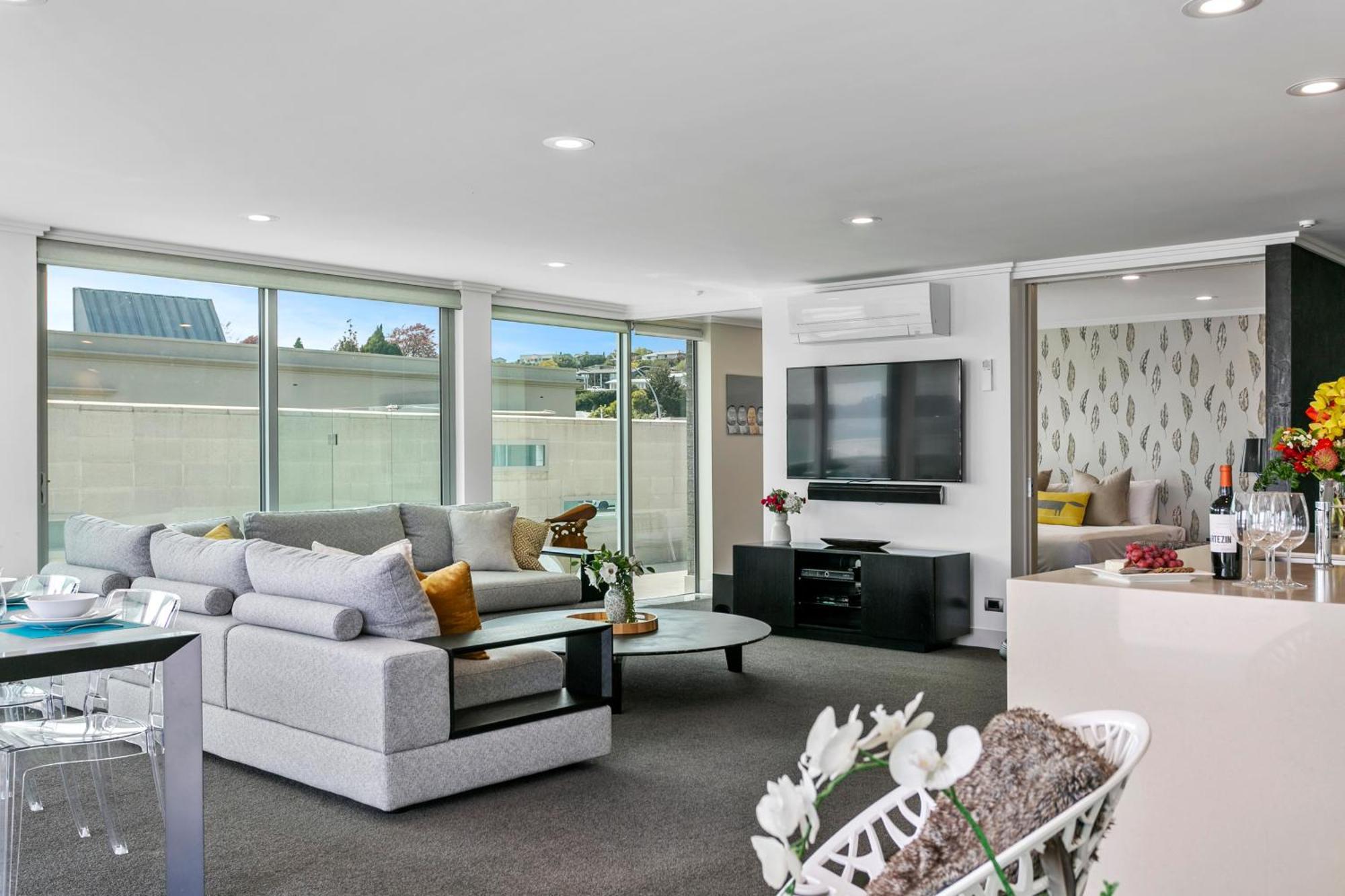 Sacred Waters Taupo Aparthotel Exteriör bild A living room in a penthouse apartment