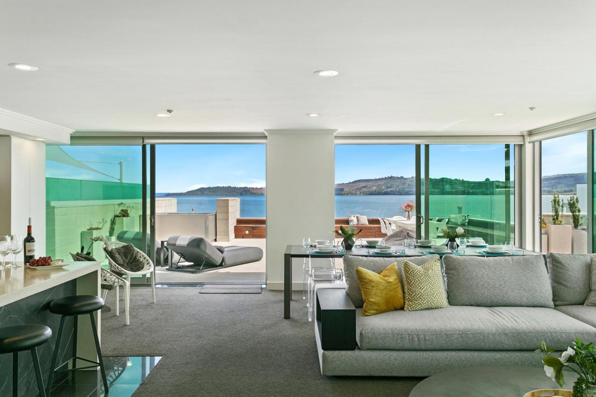 Sacred Waters Taupo Aparthotel Exteriör bild A living room in a penthouse apartment
