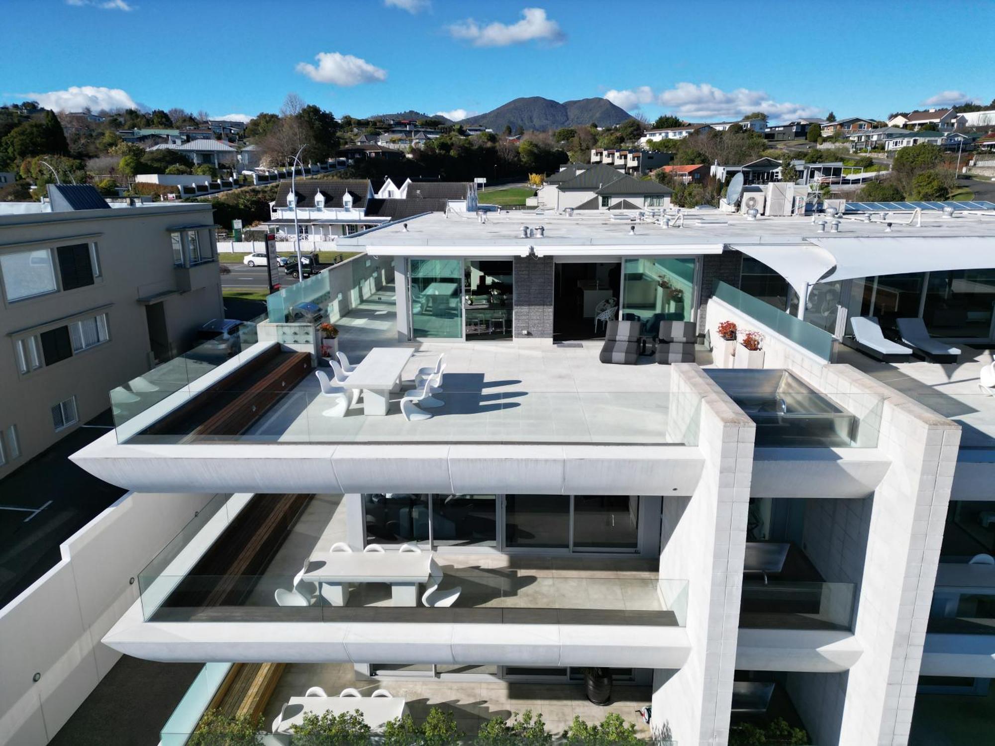 Sacred Waters Taupo Aparthotel Exteriör bild The penthouse at 100 on Oxford