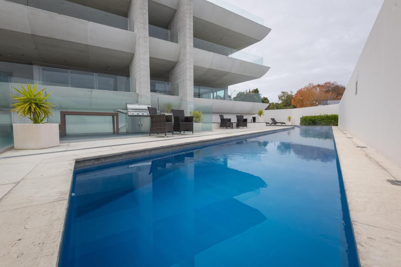 Sacred Waters Taupo Aparthotel Exteriör bild A pool in a private home